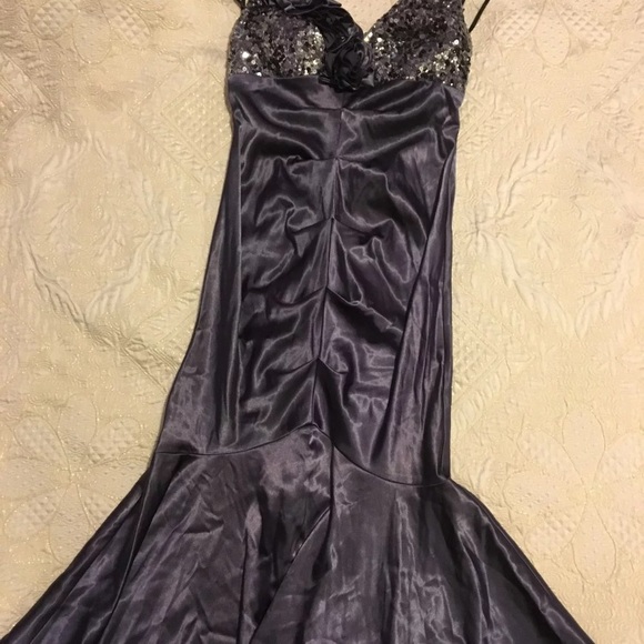 Dress - Picture 3 of 4